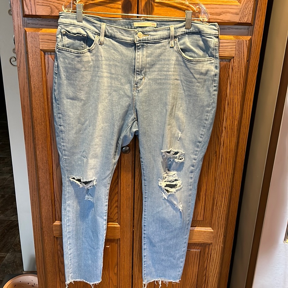 Women’s Levi Jeans Size 18